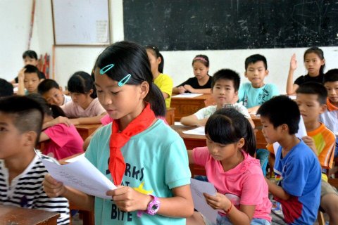 沙地小学四年级，班会和朗诵课堂来袭